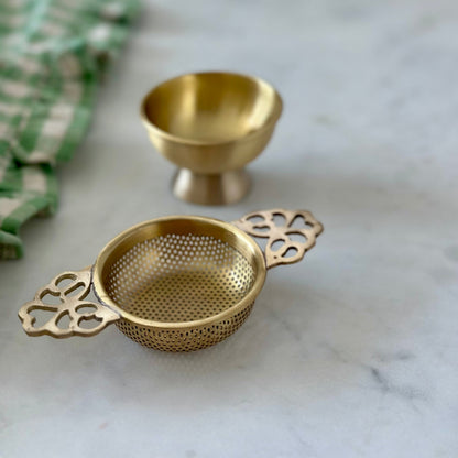 Compact brass chai strainer, handle-free design