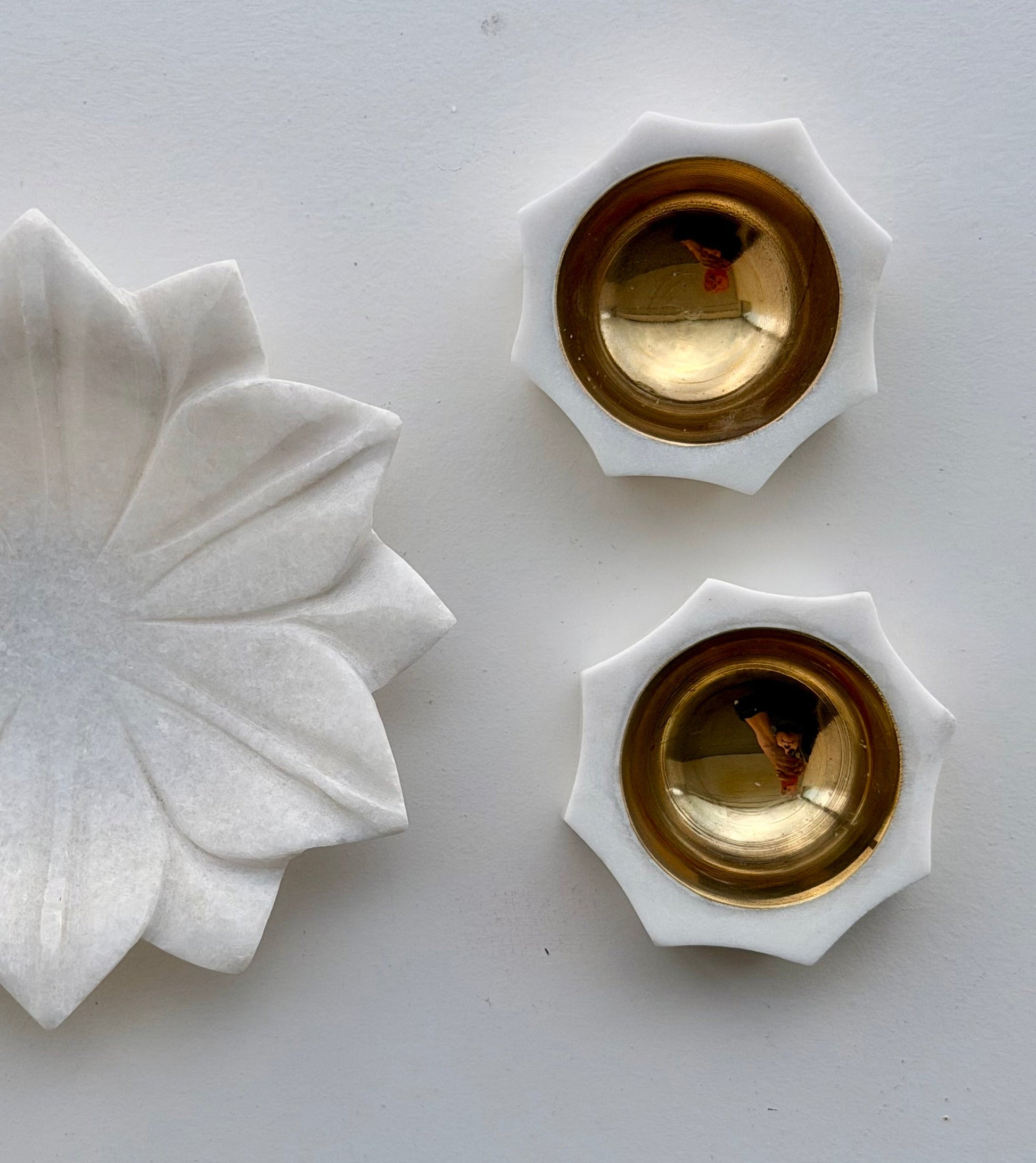 hand-carved-makrana-marble-flower-plate-vaarsa-london