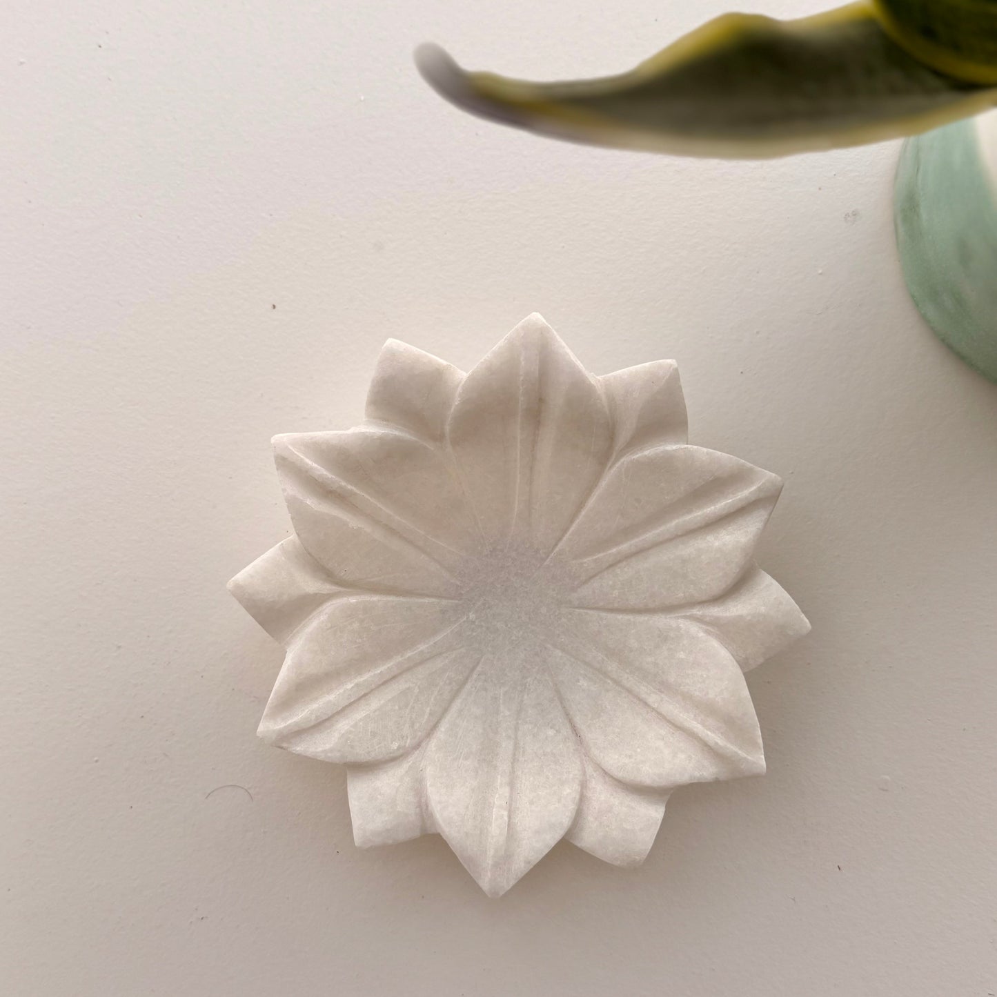 hand-carved-makrana-marble-flower-plate-vaarsa-london
